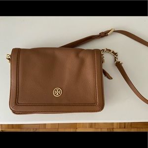 Small Tory Burch Brown/Camel leather cross body bag.